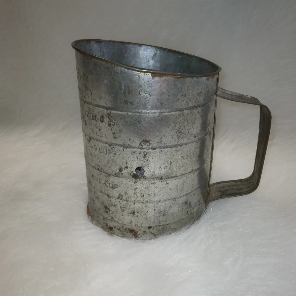 Vintage Bromwell's Crank Sifter, wear and patina